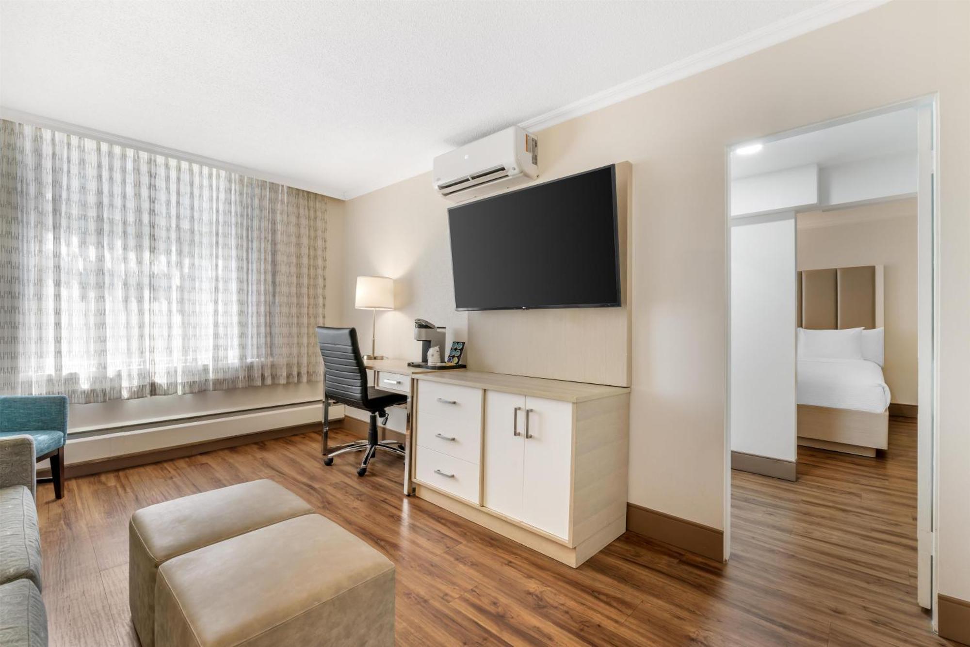 Family Queen Suite with Two Queen Beds and Sofa Bed - Non-Smoking